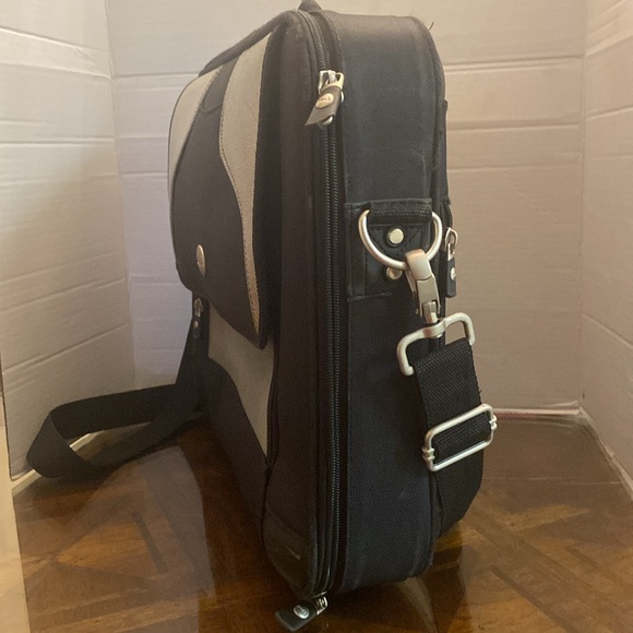 DELL LABTOP CARRYING CASE - Picture 2 of 7
